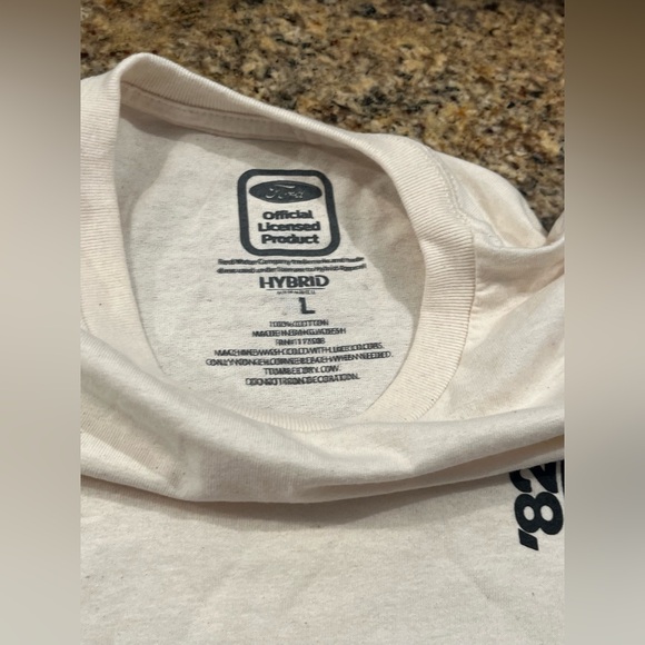 NWOT Hybrid Apparel Men’s Ford Bronco ‘82 Crest Graphic Tee Shirt - Picture 6 of 6